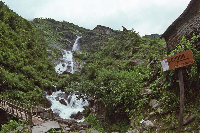 WT 1000 190-12 Nepal On the Annapurna Circuit.jpg